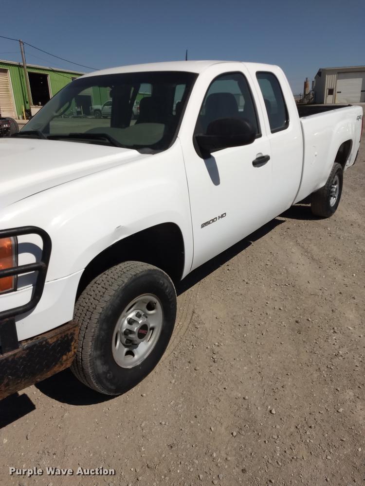 image for item FG9316 2010 GMC Sierra 2500HD Ext. Cab pickup truck