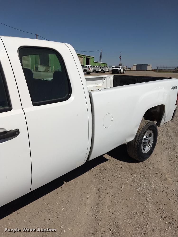 image for item FG9316 2010 GMC Sierra 2500HD Ext. Cab pickup truck