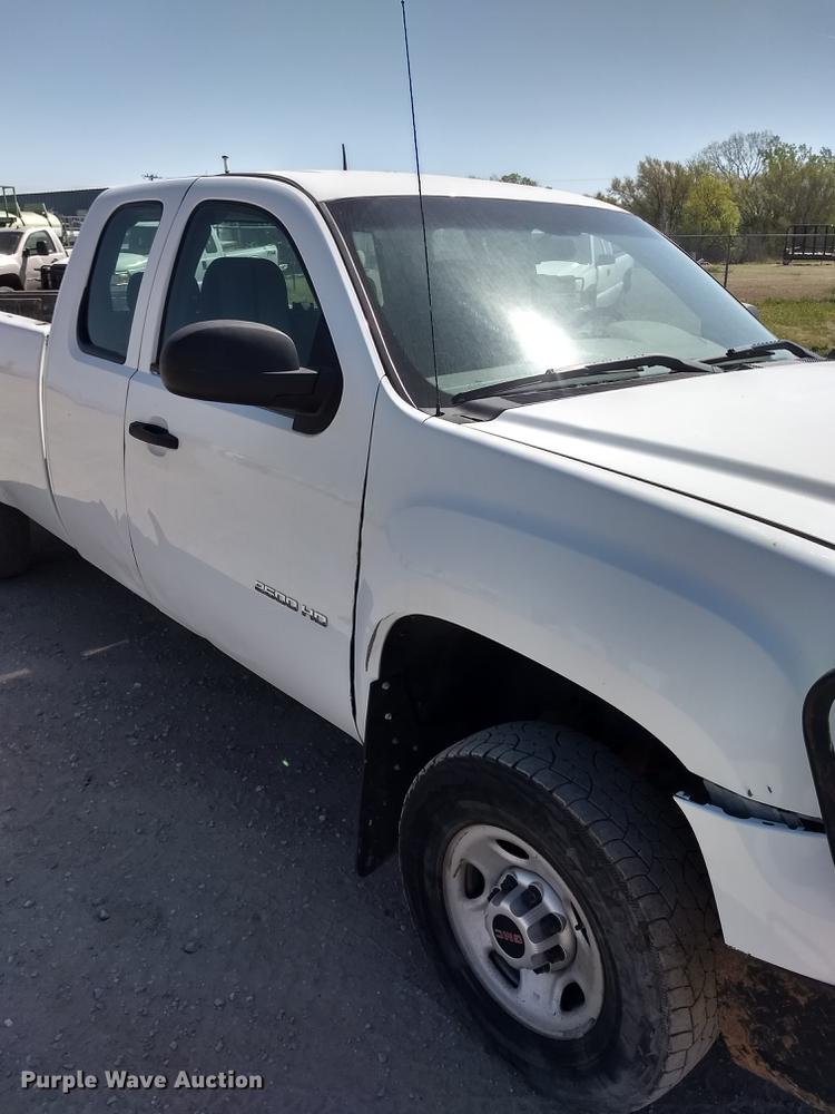 image for item FG9316 2010 GMC Sierra 2500HD Ext. Cab pickup truck
