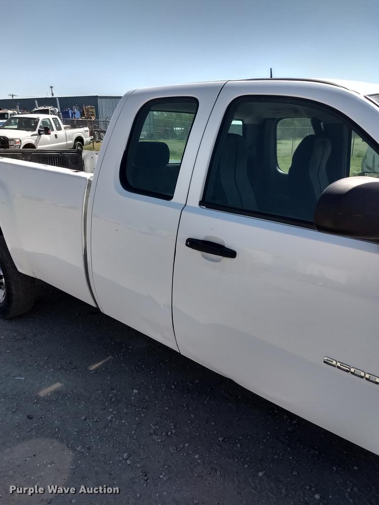 image for item FG9316 2010 GMC Sierra 2500HD Ext. Cab pickup truck