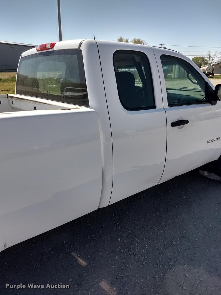 image for item FG9316 2010 GMC Sierra 2500HD Ext. Cab pickup truck