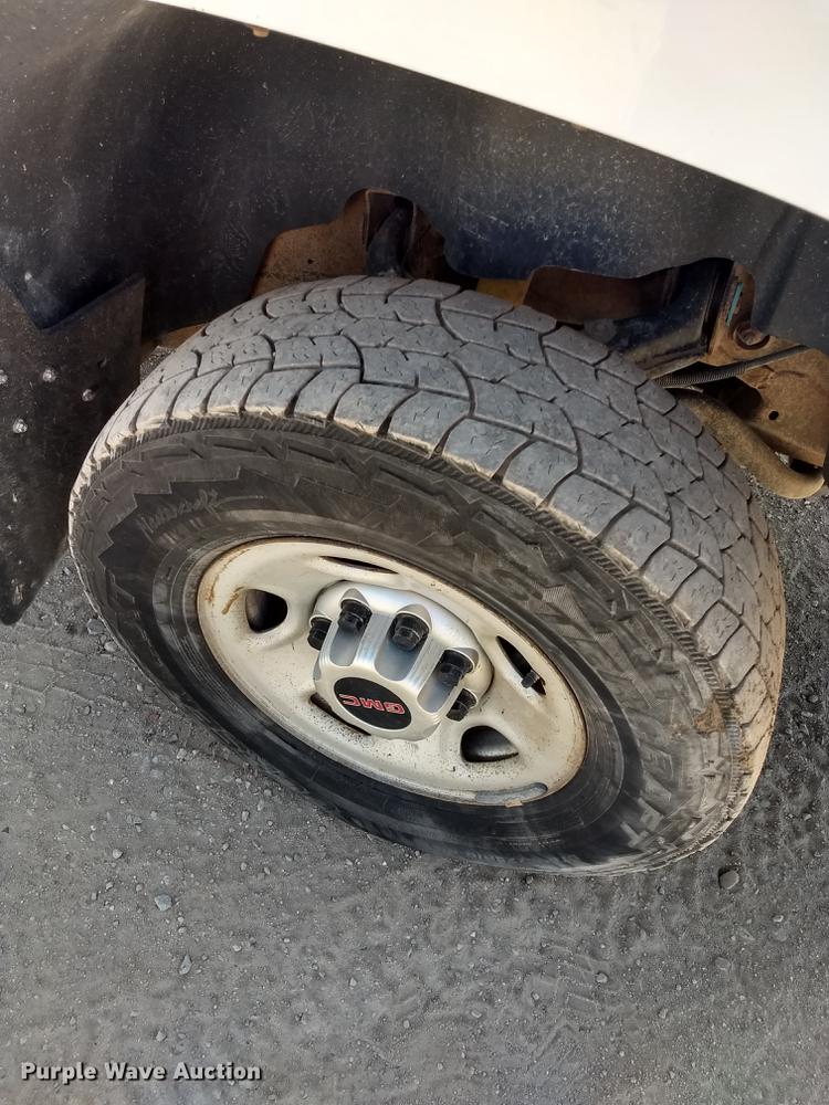 image for item FG9316 2010 GMC Sierra 2500HD Ext. Cab pickup truck