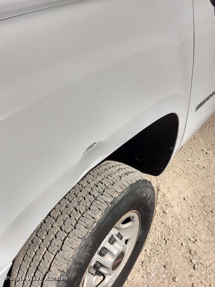 image for item FG9316 2010 GMC Sierra 2500HD Ext. Cab pickup truck