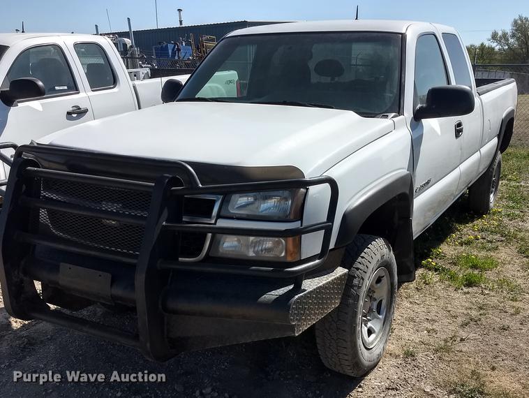 image for item FG9317 2006 Chevrolet Silverado 2500HD Ext. Cab pickup truck