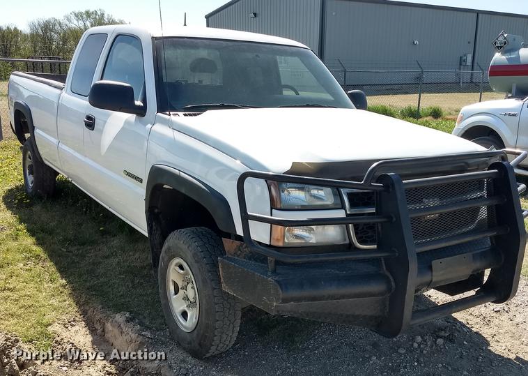 image for item FG9317 2006 Chevrolet Silverado 2500HD Ext. Cab pickup truck