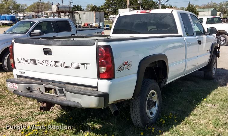 image for item FG9317 2006 Chevrolet Silverado 2500HD Ext. Cab pickup truck