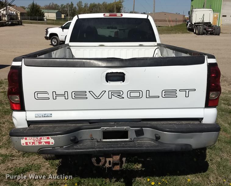 image for item FG9317 2006 Chevrolet Silverado 2500HD Ext. Cab pickup truck
