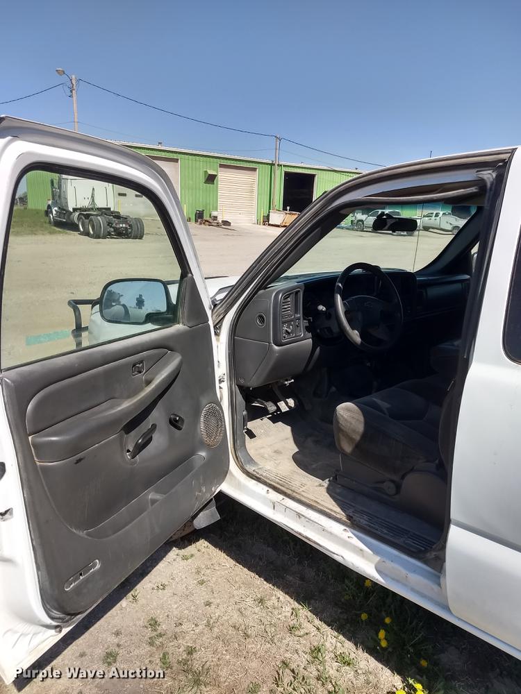 image for item FG9317 2006 Chevrolet Silverado 2500HD Ext. Cab pickup truck