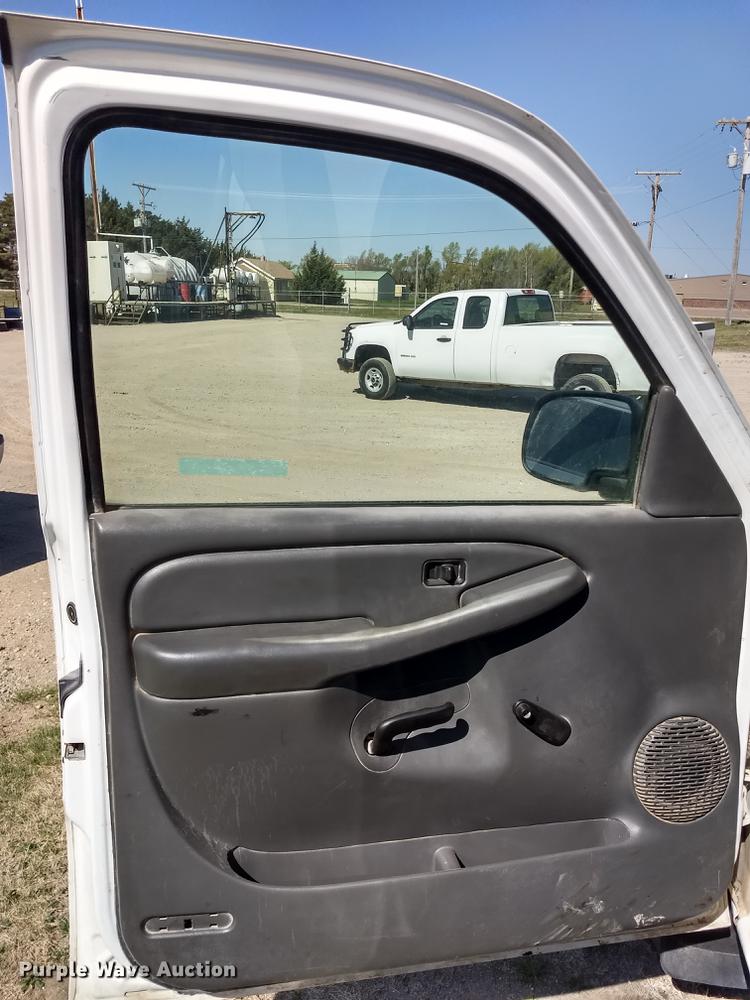 image for item FG9317 2006 Chevrolet Silverado 2500HD Ext. Cab pickup truck