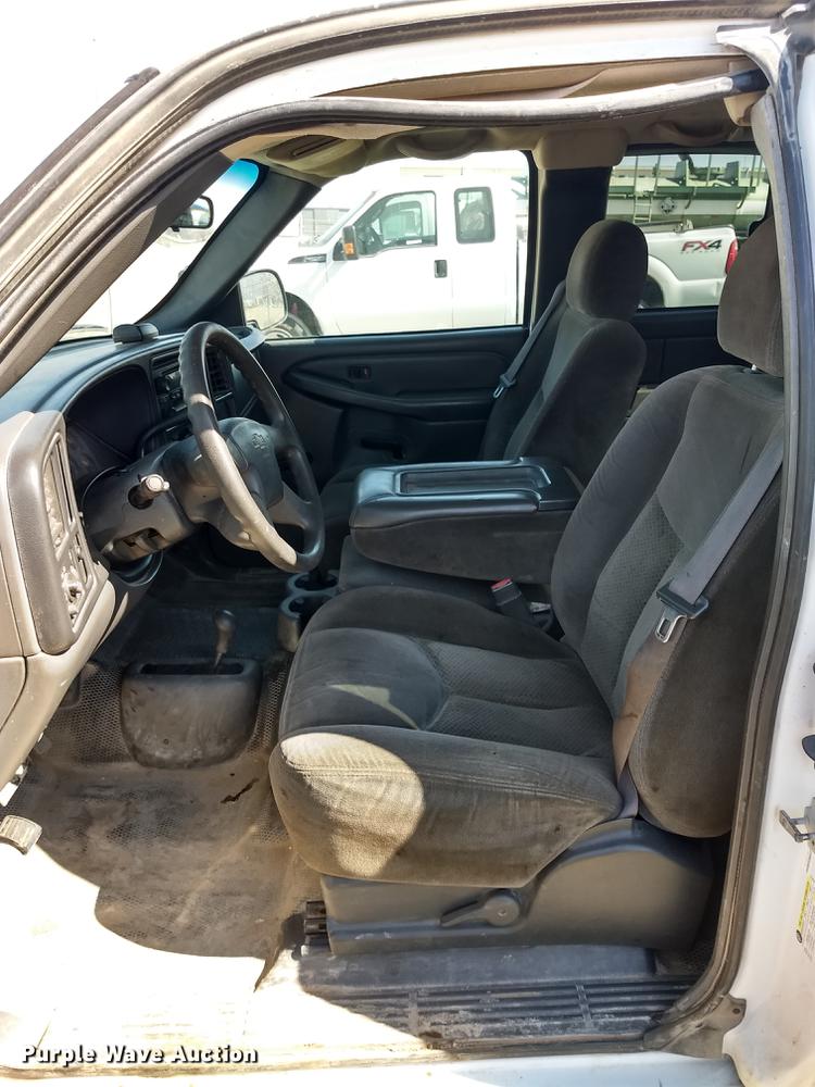 image for item FG9317 2006 Chevrolet Silverado 2500HD Ext. Cab pickup truck