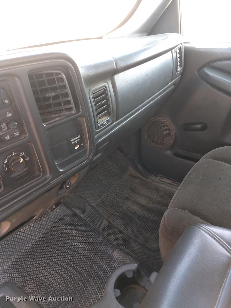 image for item FG9317 2006 Chevrolet Silverado 2500HD Ext. Cab pickup truck