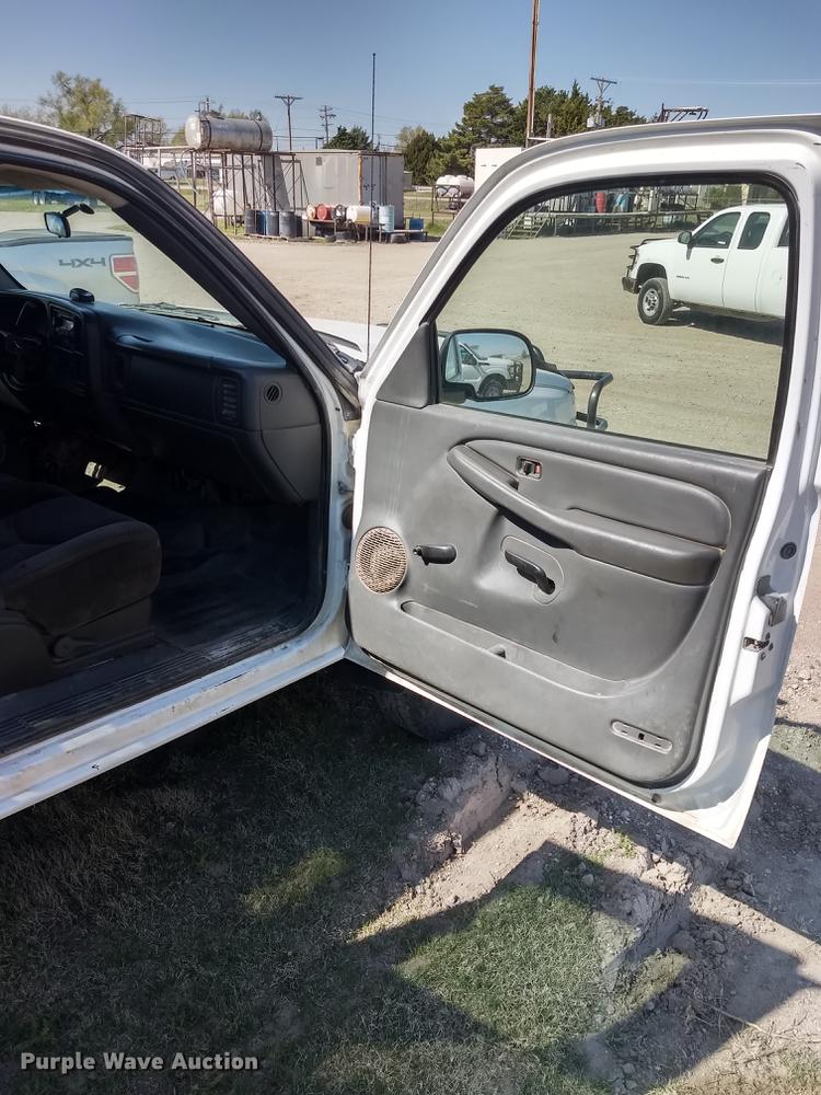 image for item FG9317 2006 Chevrolet Silverado 2500HD Ext. Cab pickup truck