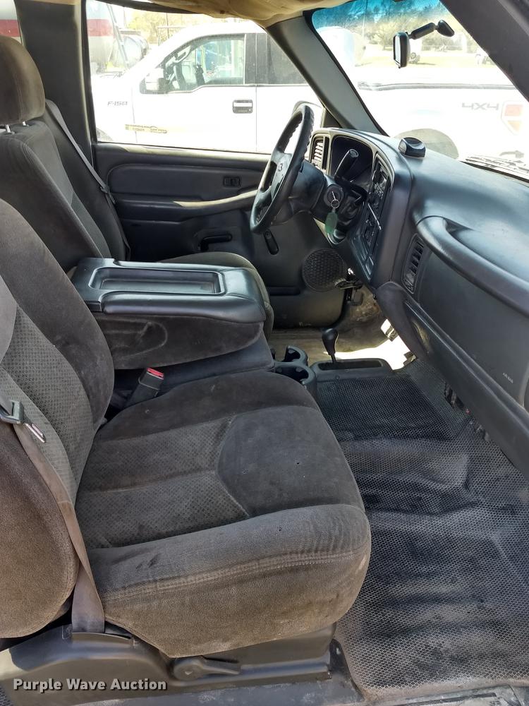 image for item FG9317 2006 Chevrolet Silverado 2500HD Ext. Cab pickup truck