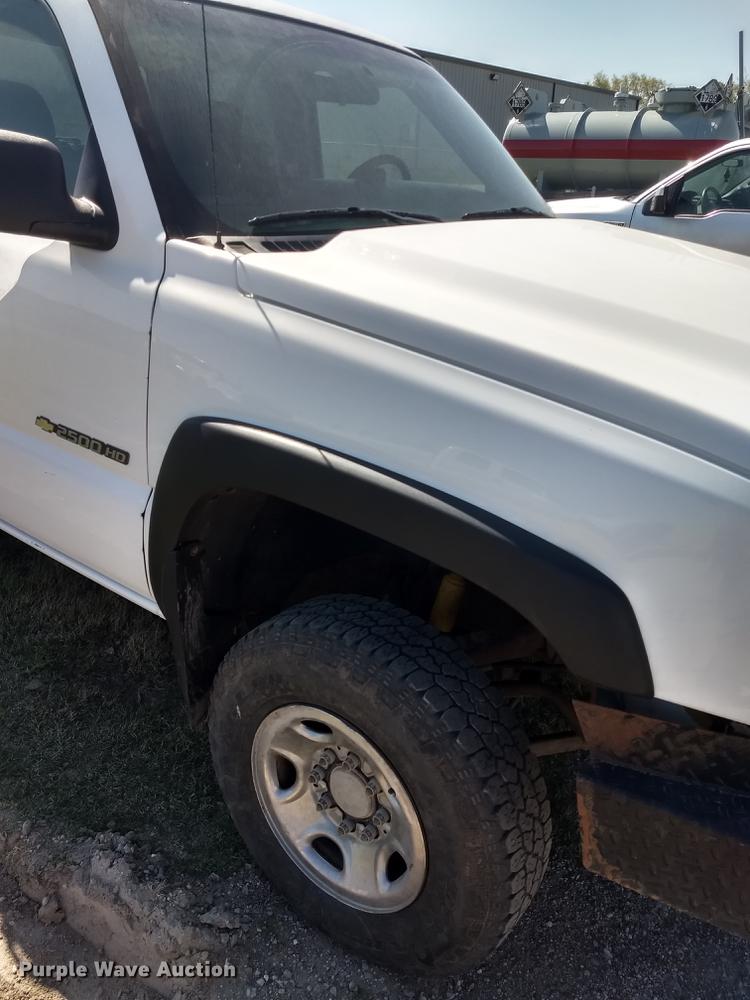 image for item FG9317 2006 Chevrolet Silverado 2500HD Ext. Cab pickup truck