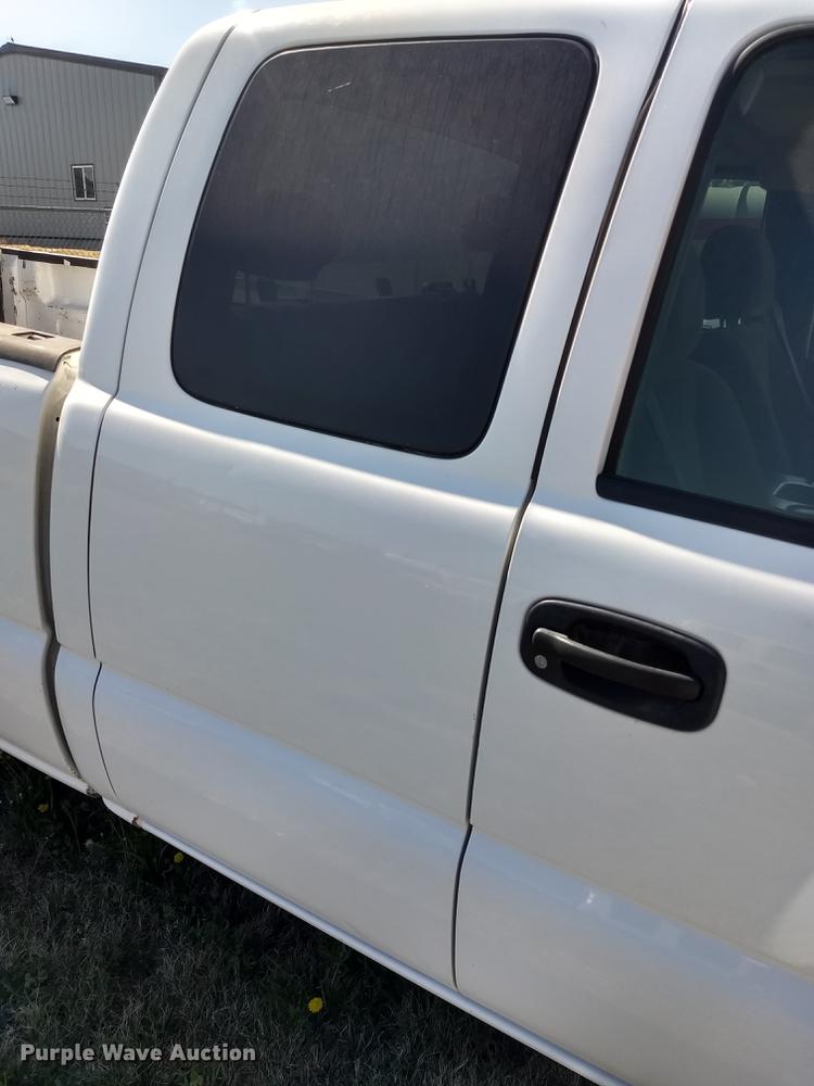 image for item FG9317 2006 Chevrolet Silverado 2500HD Ext. Cab pickup truck