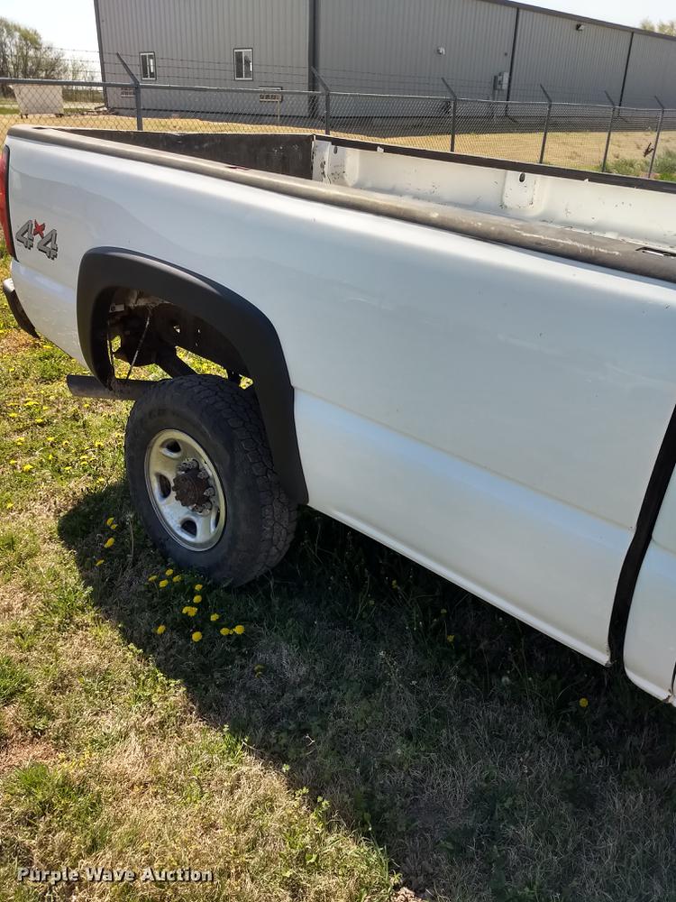 image for item FG9317 2006 Chevrolet Silverado 2500HD Ext. Cab pickup truck