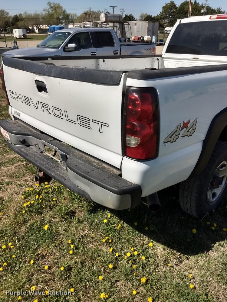 image for item FG9317 2006 Chevrolet Silverado 2500HD Ext. Cab pickup truck