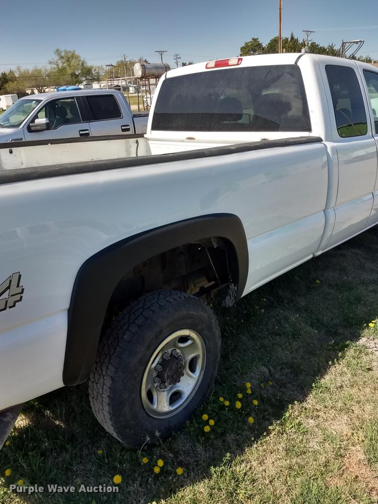 image for item FG9317 2006 Chevrolet Silverado 2500HD Ext. Cab pickup truck