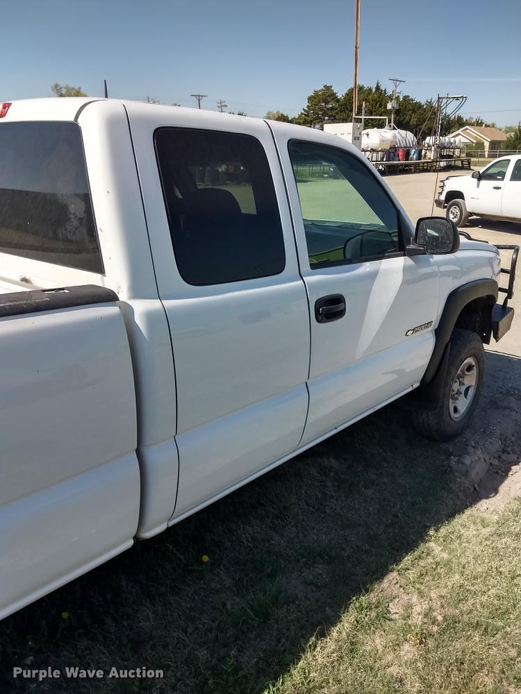 image for item FG9317 2006 Chevrolet Silverado 2500HD Ext. Cab pickup truck