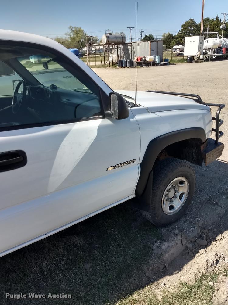 image for item FG9317 2006 Chevrolet Silverado 2500HD Ext. Cab pickup truck