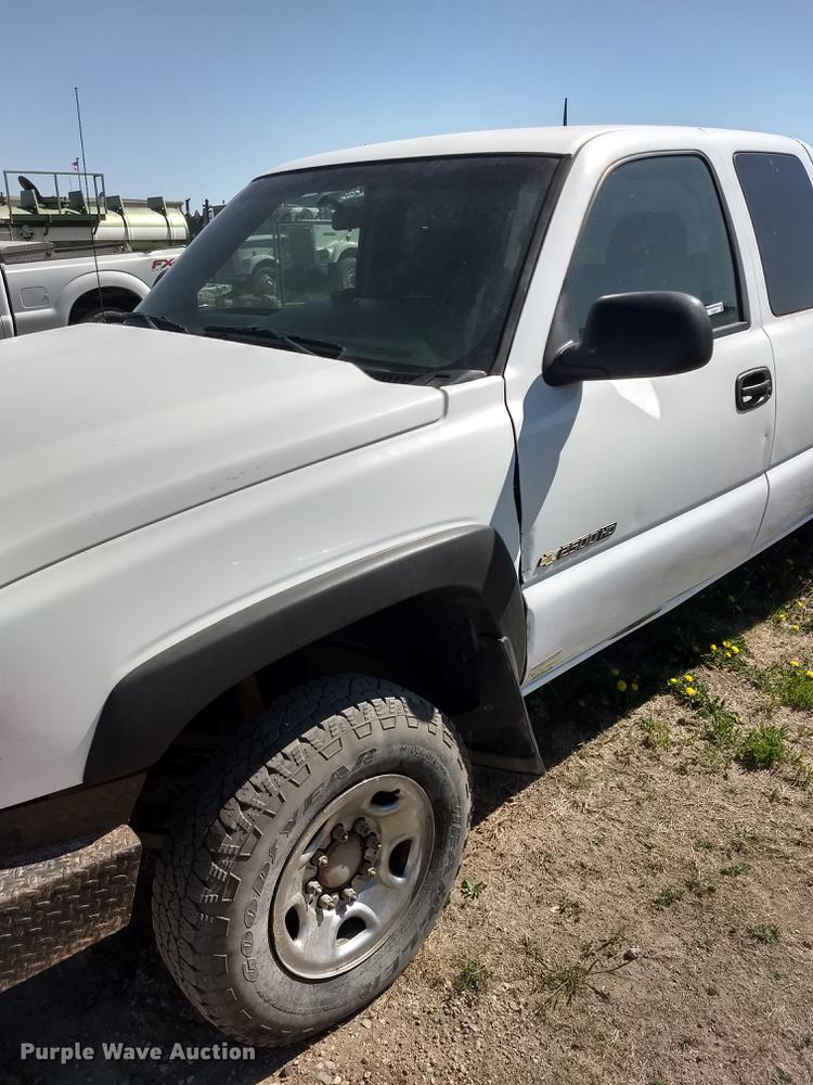 image for item FG9317 2006 Chevrolet Silverado 2500HD Ext. Cab pickup truck