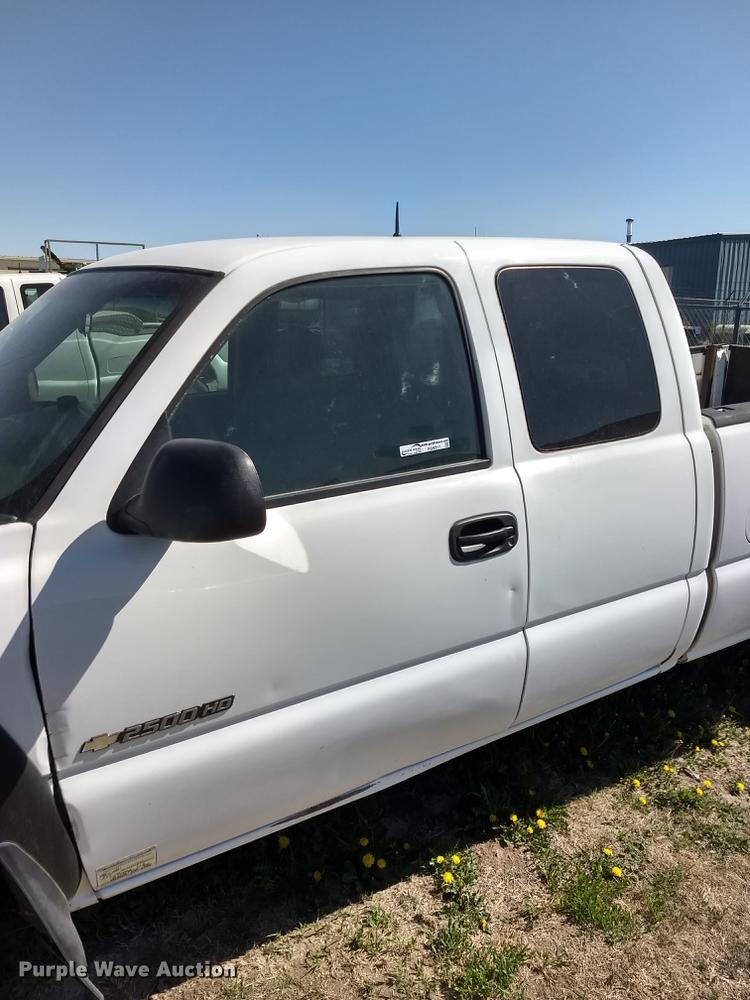 image for item FG9317 2006 Chevrolet Silverado 2500HD Ext. Cab pickup truck