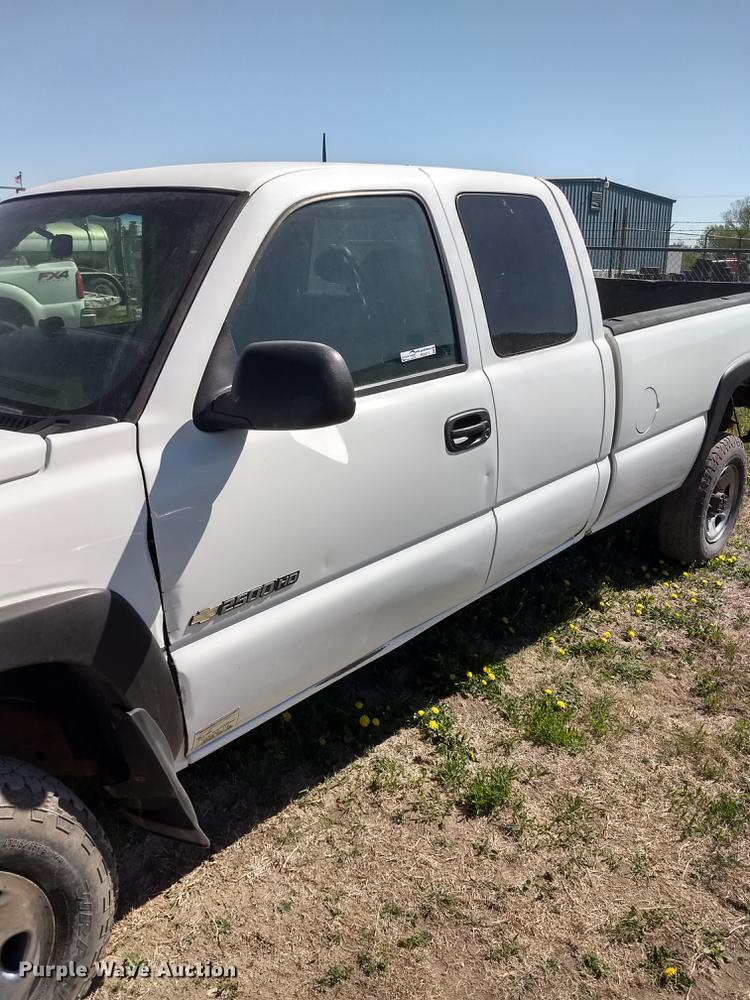 image for item FG9317 2006 Chevrolet Silverado 2500HD Ext. Cab pickup truck
