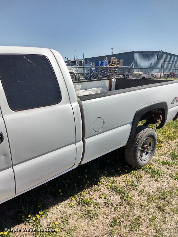 image for item FG9317 2006 Chevrolet Silverado 2500HD Ext. Cab pickup truck