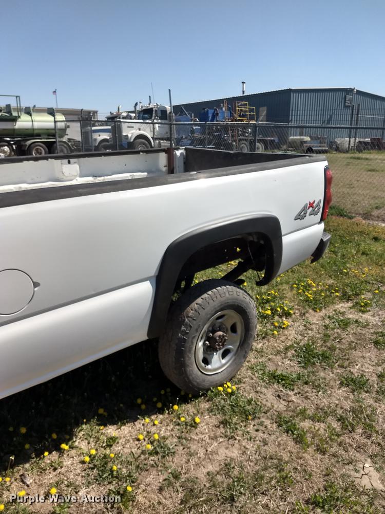 image for item FG9317 2006 Chevrolet Silverado 2500HD Ext. Cab pickup truck