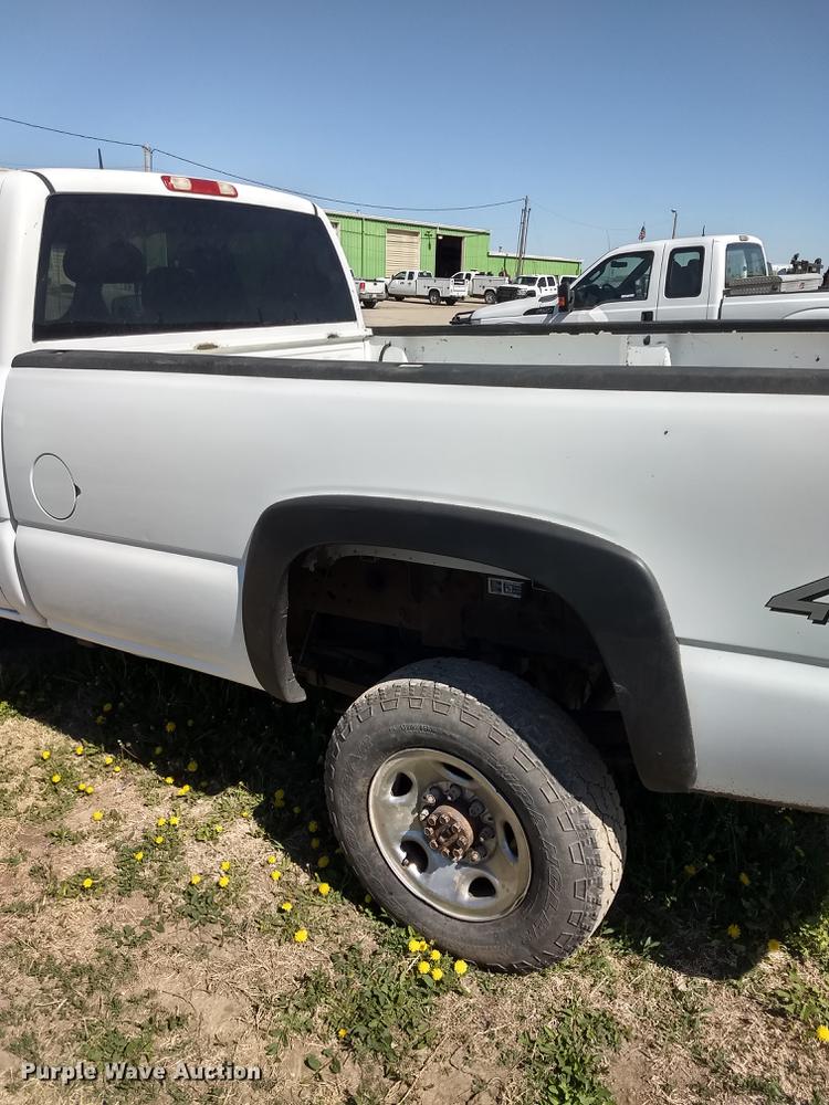 image for item FG9317 2006 Chevrolet Silverado 2500HD Ext. Cab pickup truck