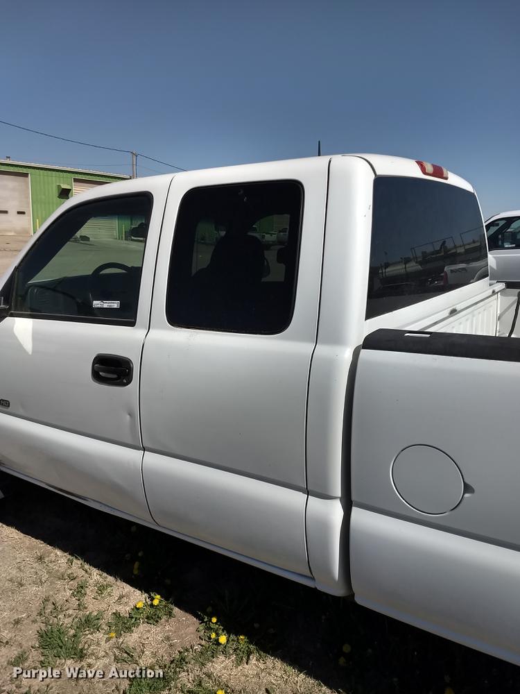 image for item FG9317 2006 Chevrolet Silverado 2500HD Ext. Cab pickup truck