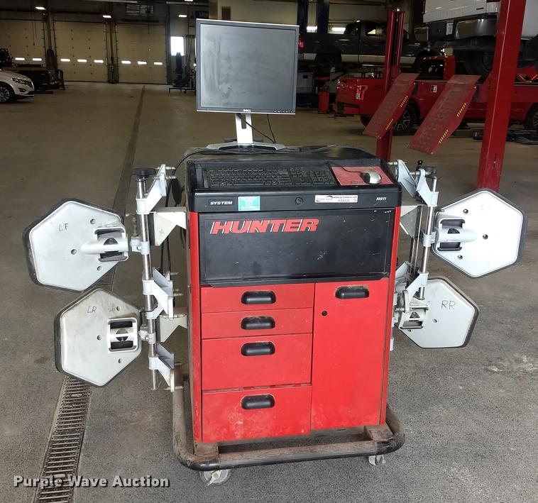 image for item FG9329 Hunter R811 alignment machine