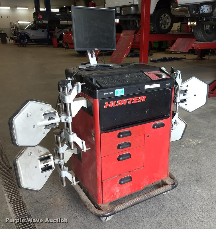 Hunter R811 alignment machine in Hays, KS | Item FG9329 sold | Purple Wave