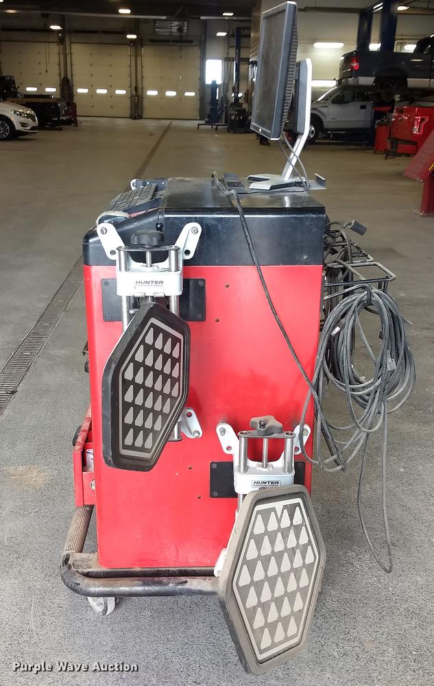image for item FG9329 Hunter R811 alignment machine