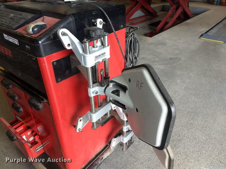 image for item FG9329 Hunter R811 alignment machine