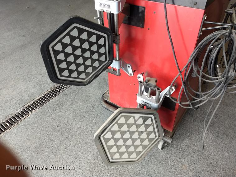 image for item FG9329 Hunter R811 alignment machine