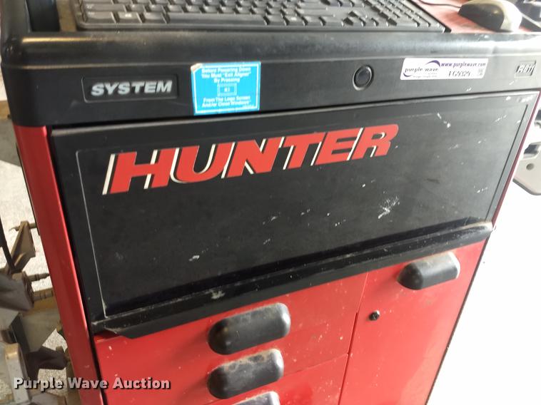 image for item FG9329 Hunter R811 alignment machine