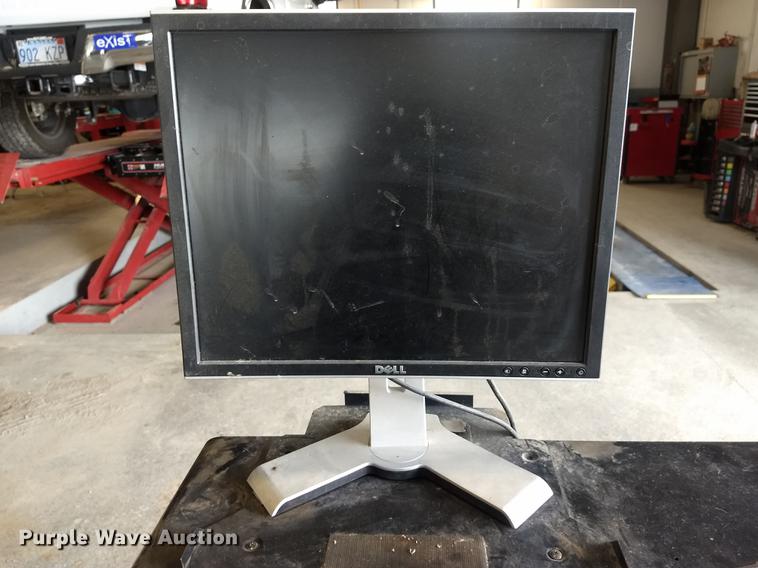 image for item FG9329 Hunter R811 alignment machine