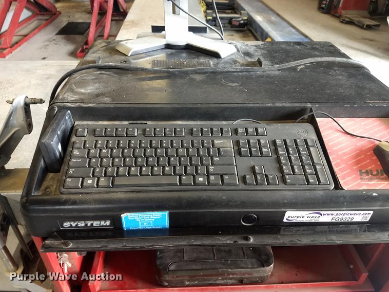 image for item FG9329 Hunter R811 alignment machine