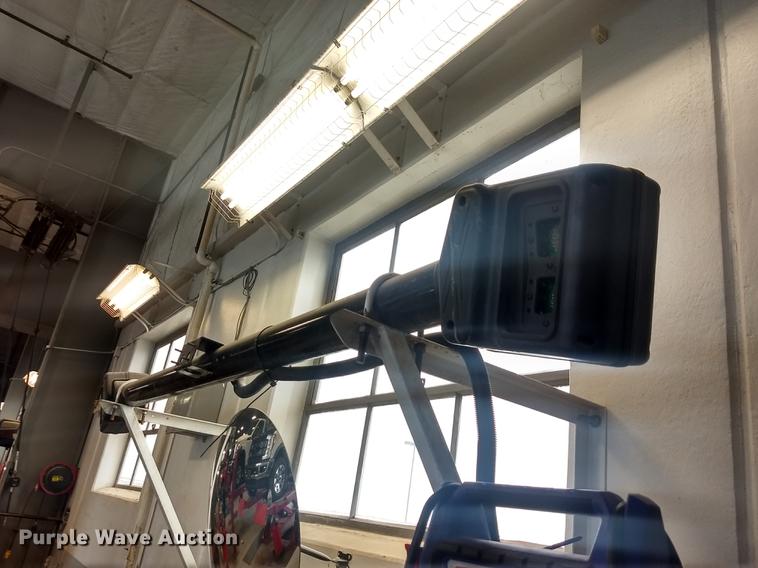 image for item FG9329 Hunter R811 alignment machine