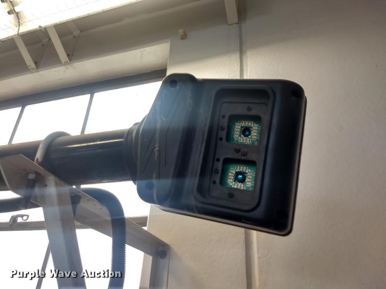 image for item FG9329 Hunter R811 alignment machine