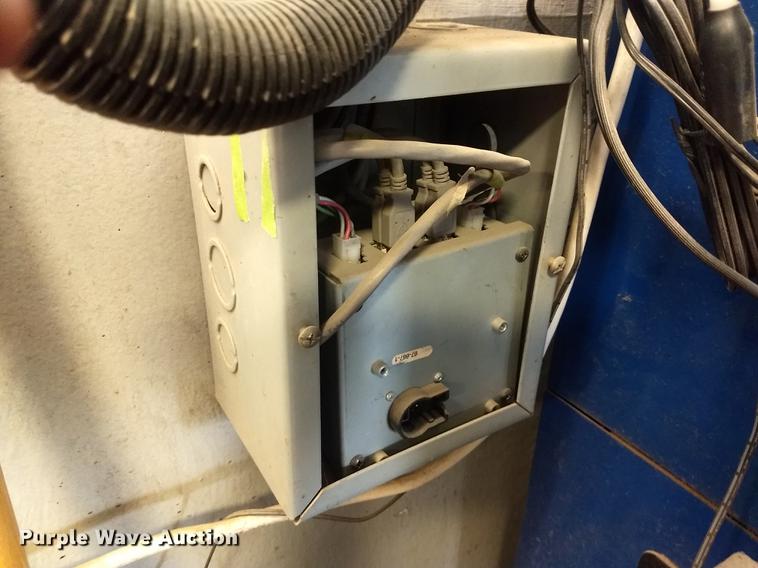 image for item FG9329 Hunter R811 alignment machine