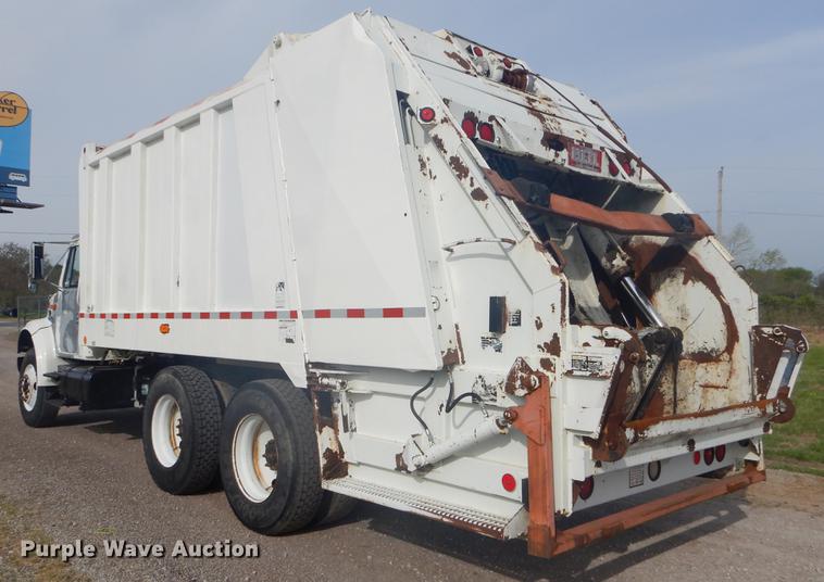image for item FH9254 1998 International 4900 refuse truck