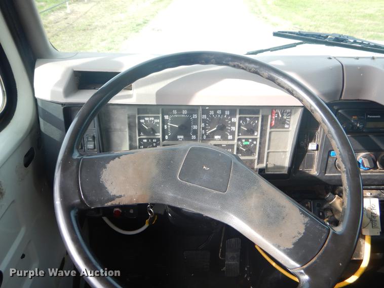 image for item FH9254 1998 International 4900 refuse truck