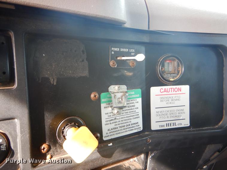 image for item FH9254 1998 International 4900 refuse truck