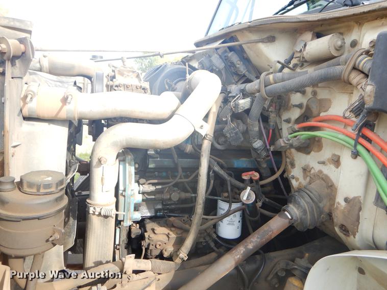 image for item FH9254 1998 International 4900 refuse truck