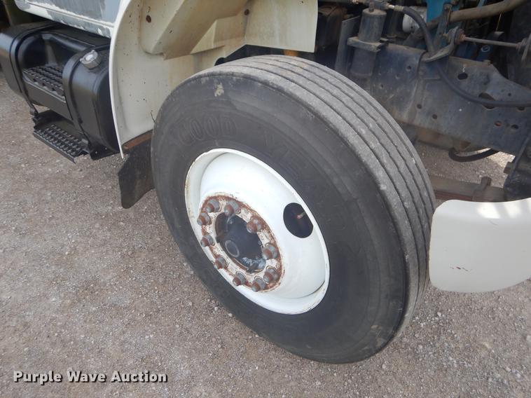 image for item FH9254 1998 International 4900 refuse truck