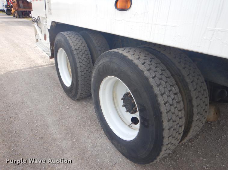 image for item FH9254 1998 International 4900 refuse truck