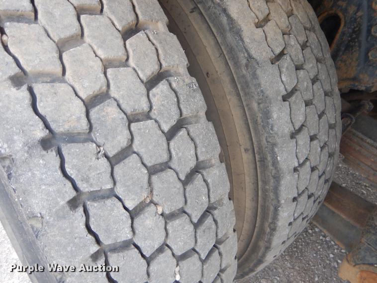 image for item FH9254 1998 International 4900 refuse truck