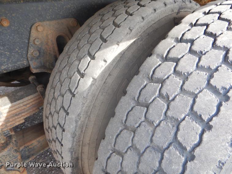 image for item FH9254 1998 International 4900 refuse truck